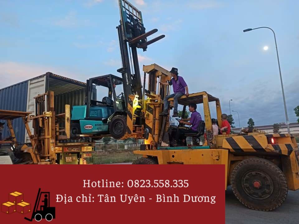 xe-nang-cau-di-doi-may-moc-thiet-bi-tai-vsip-3-binh-duong