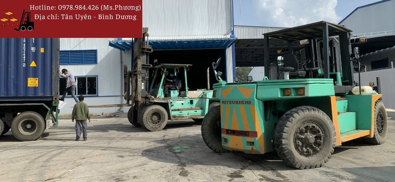 dịch-vu-xe-nang-rut-container-va-nang-ha-hang-hoa-tai-ben-cat-binh-duong