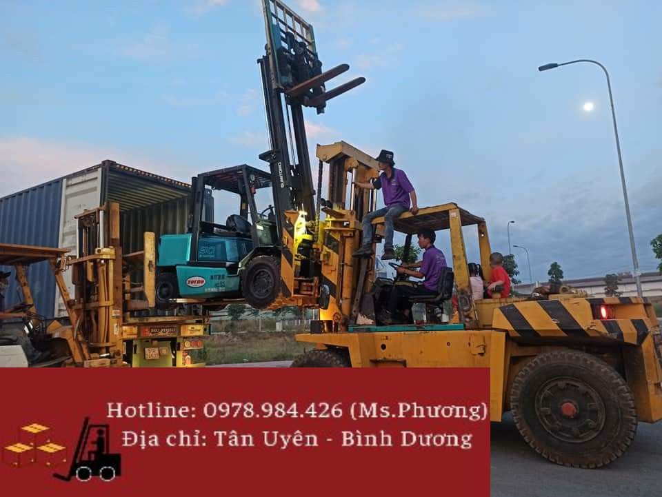 cho-thue-xe-nang-rut-hang-tu-container-tai-kcn-my-phuoc-binh-duong