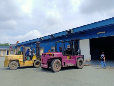 Cho thuê xe nâng rút hàng container tại Bình Chuẩn, Bình Dương