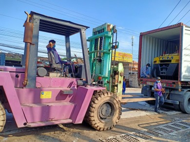 Cho thuê xe nâng rút hàng từ container tại An Phú, Bình Dương