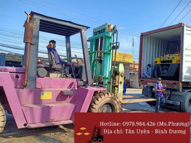 Cho thuê xe nâng rút hàng từ container tại Thuận An, Bình Dương
