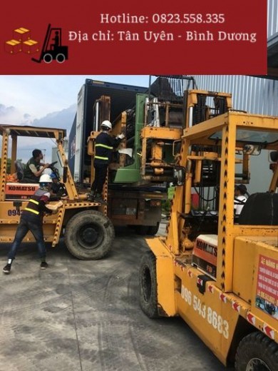 Dịch vụ nâng hạ máy móc, rút máy móc từ container bằng xe nâng tại thành phố Thuận An, Bình Dương