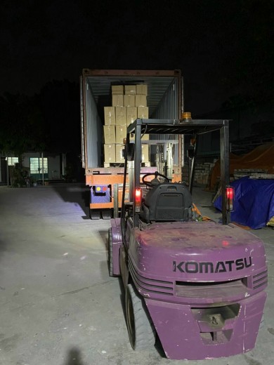 Dịch vụ rút container gỗ tại KCN Nam Tân Uyên, Bình Dương