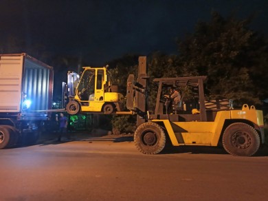 Dịch vụ rút container hàng bằng xe nâng tại Thủ Dầu Một - Bình Dương