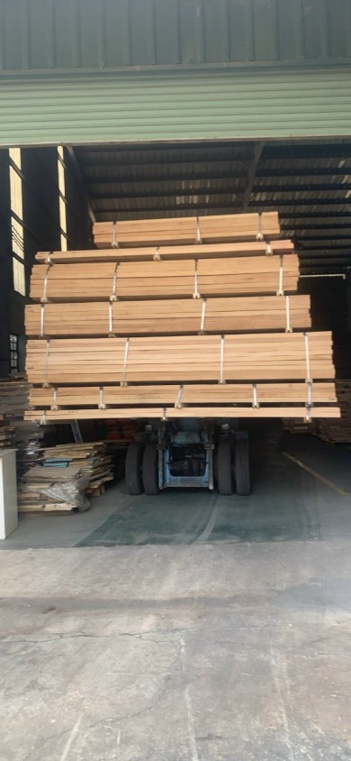 Rút container gỗ tại Tân Phước Khánh, Bình Dương