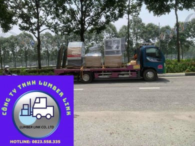 Xe tải chở hàng tại KCN Amata, Đồng Nai
